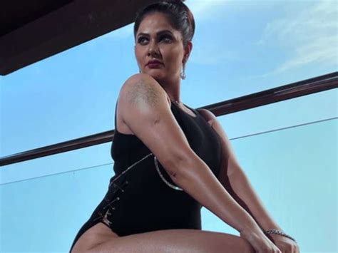 moti gand wali|XXX, Gandii Baat actress Aabha Paul shares sexy reels posing in。